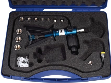 Sika Pneumatic Hand Test Pump, Type P40.2 blue, pressure medium: air, measuring range -1....40 bar, complete set includes: service and transport case, 1m PA-hose 6x4mm, Y-connection, plug, manometer connection, hose connection, adapter set, seals set