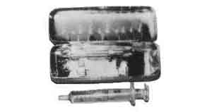 391301 INJECTION SYRINGE 2ML, WITH METAL CASE